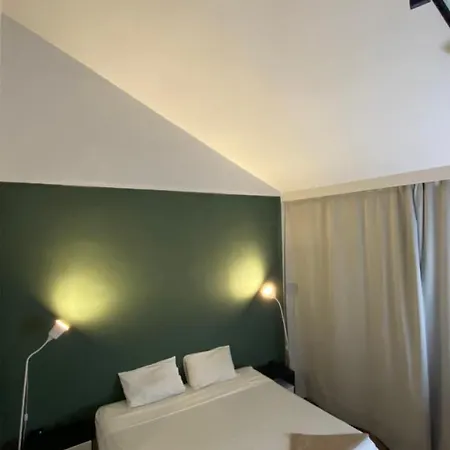 Centerpoint Hotel & Plaza